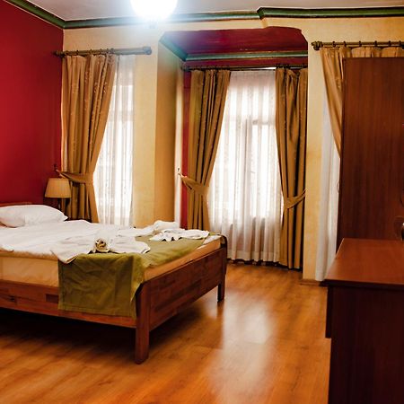 Istanbul Irish Hotel Екстериор снимка