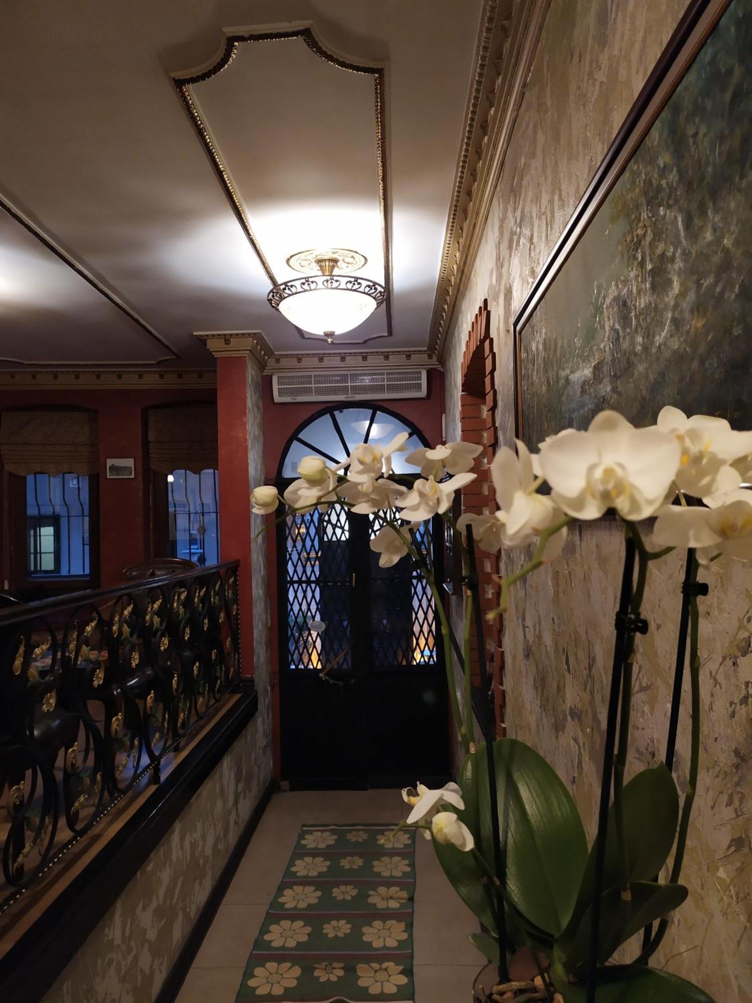 Istanbul Irish Hotel Екстериор снимка